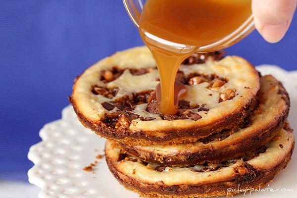 Snickers Cheesecake Cookies