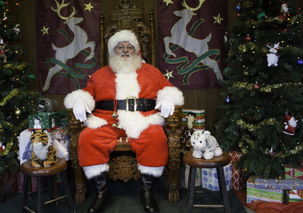 Santa at Cougar Mountain Zoo. Photo credit: Alyssa Wolfe