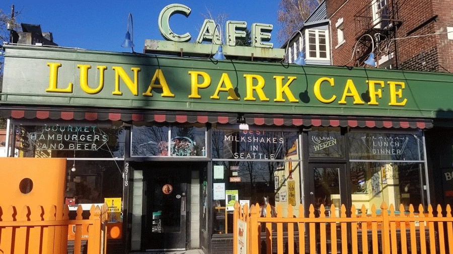 exterior of Luna Park Cafe in West Seattle