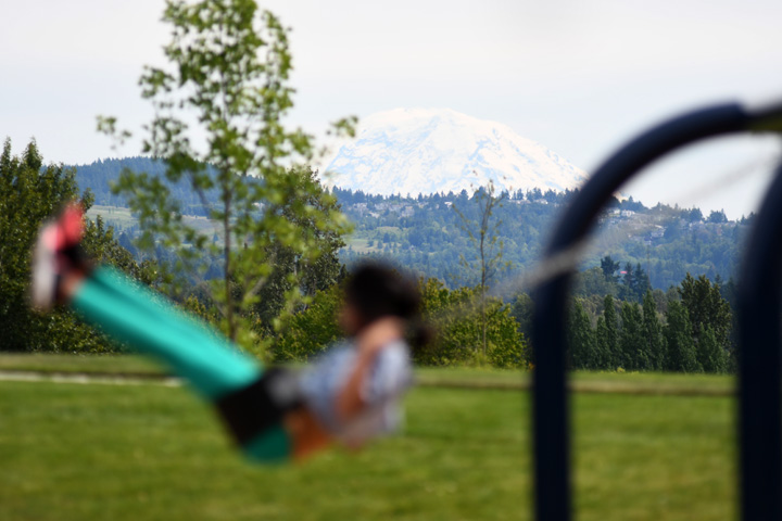 Surrey-Downs-park-mount-rainier-view