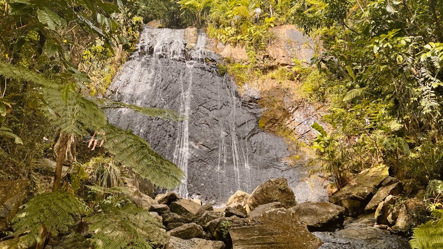 La Coca Falls in Puerto Rico, a family-friendly activity for families traveling