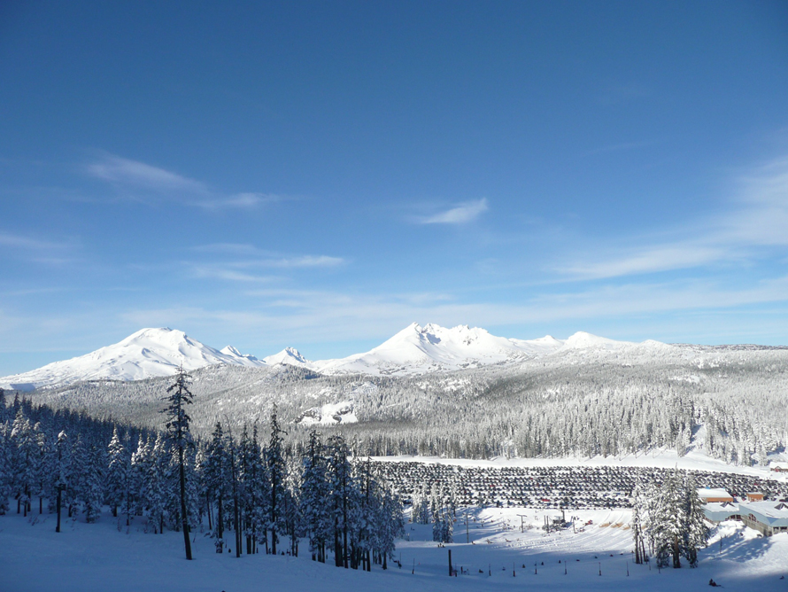 sisters oregon mountains covered in snow