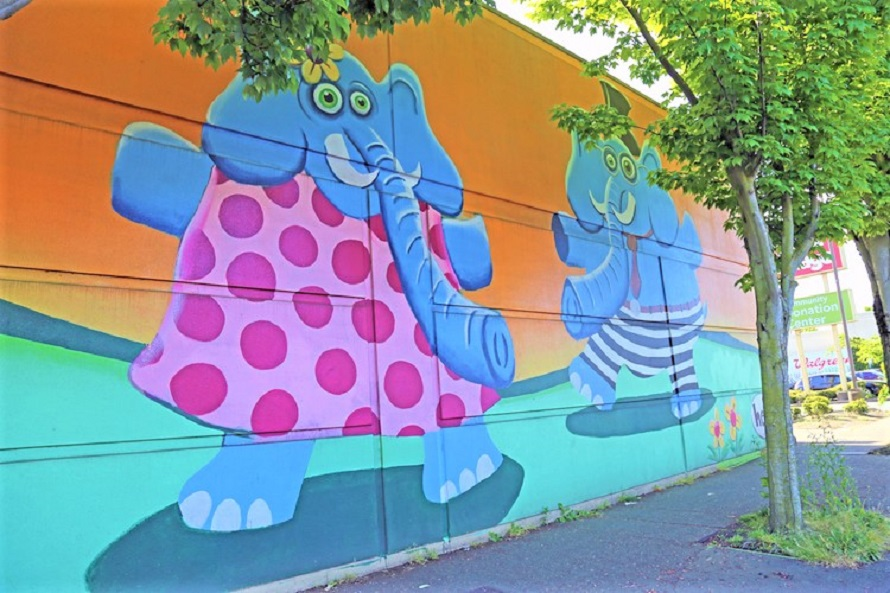 Henry elephants mural