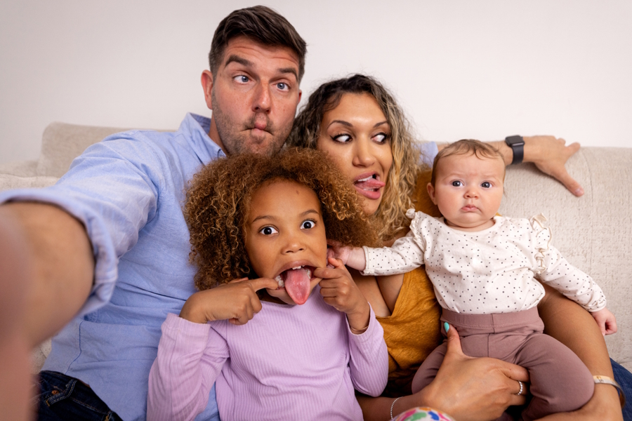 silly family photo shoot