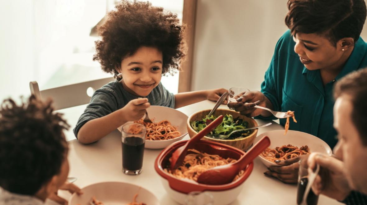 Family-eating-dinner-together