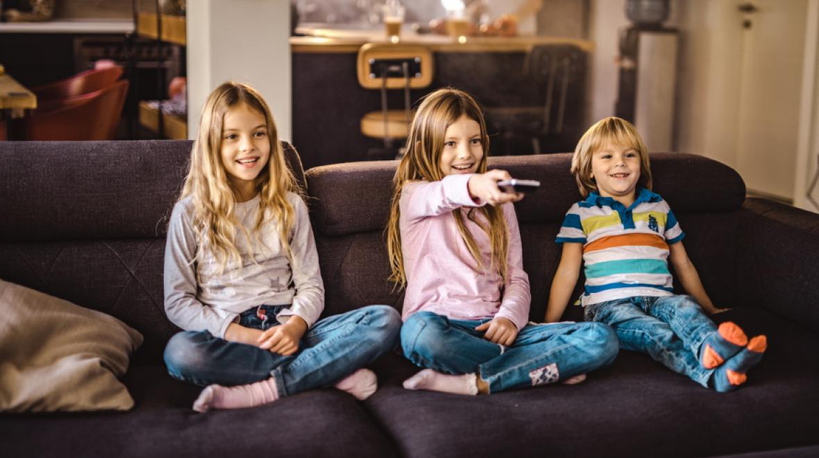 Kids-watching-tv
